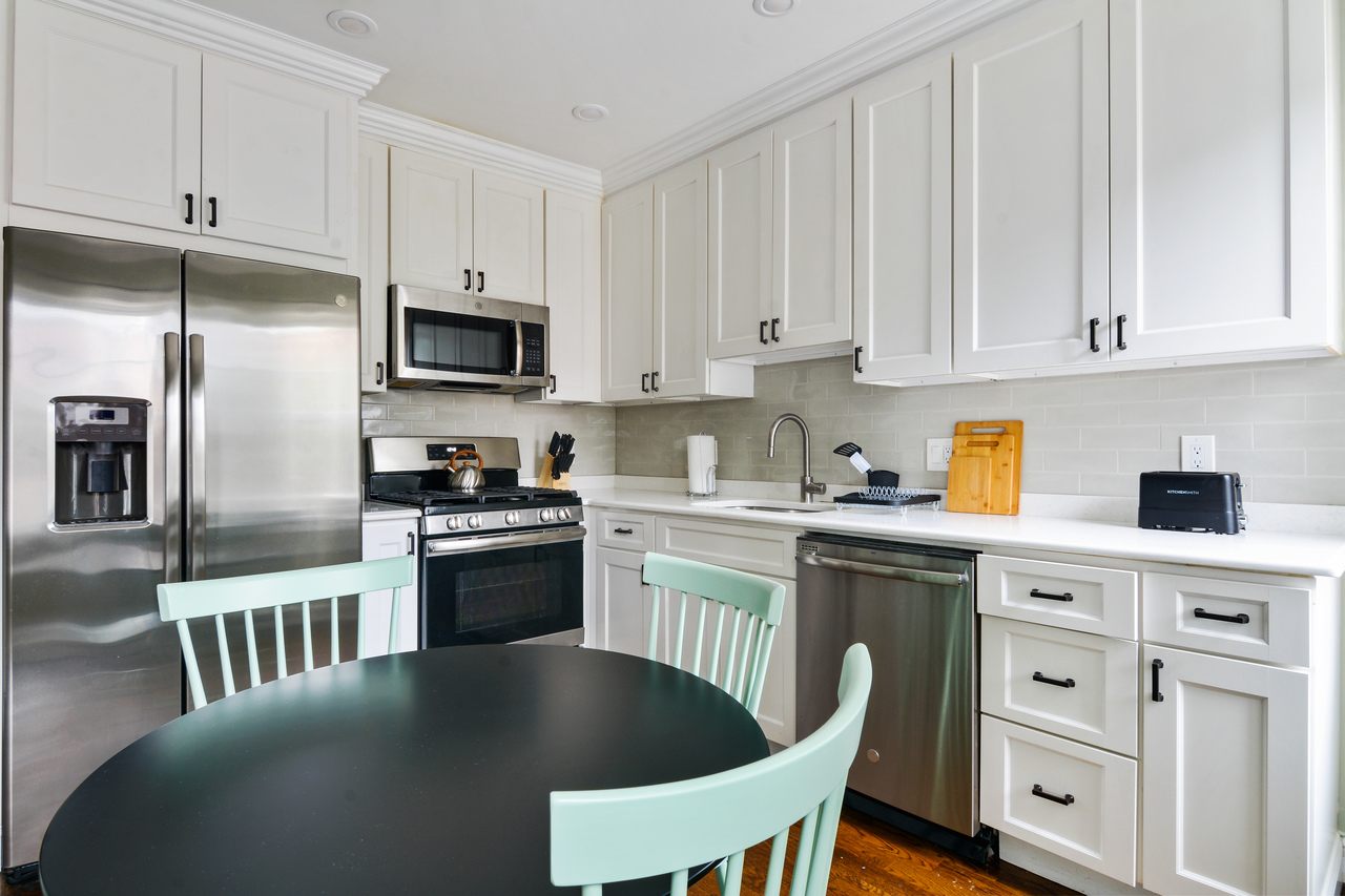 #570: Brighton - Queen Bedroom D - #570: Brighton - Gallery - 11