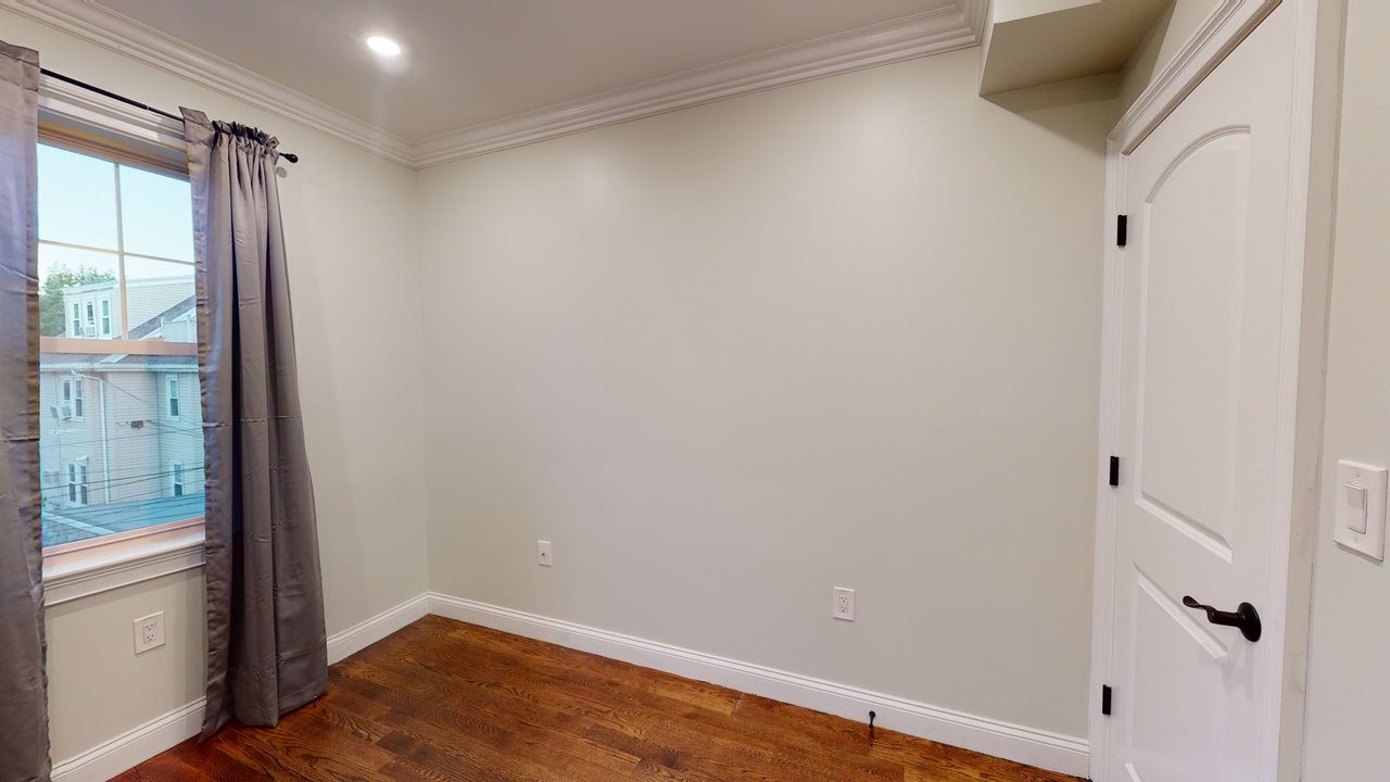  #570: Brighton - Queen Bedroom D  -  #570: Brighton  - Gallery -  15