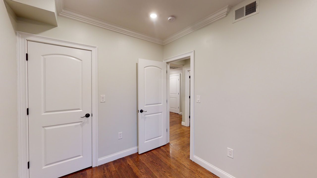 #570: Brighton - Queen Bedroom D - #570: Brighton - Gallery - 14