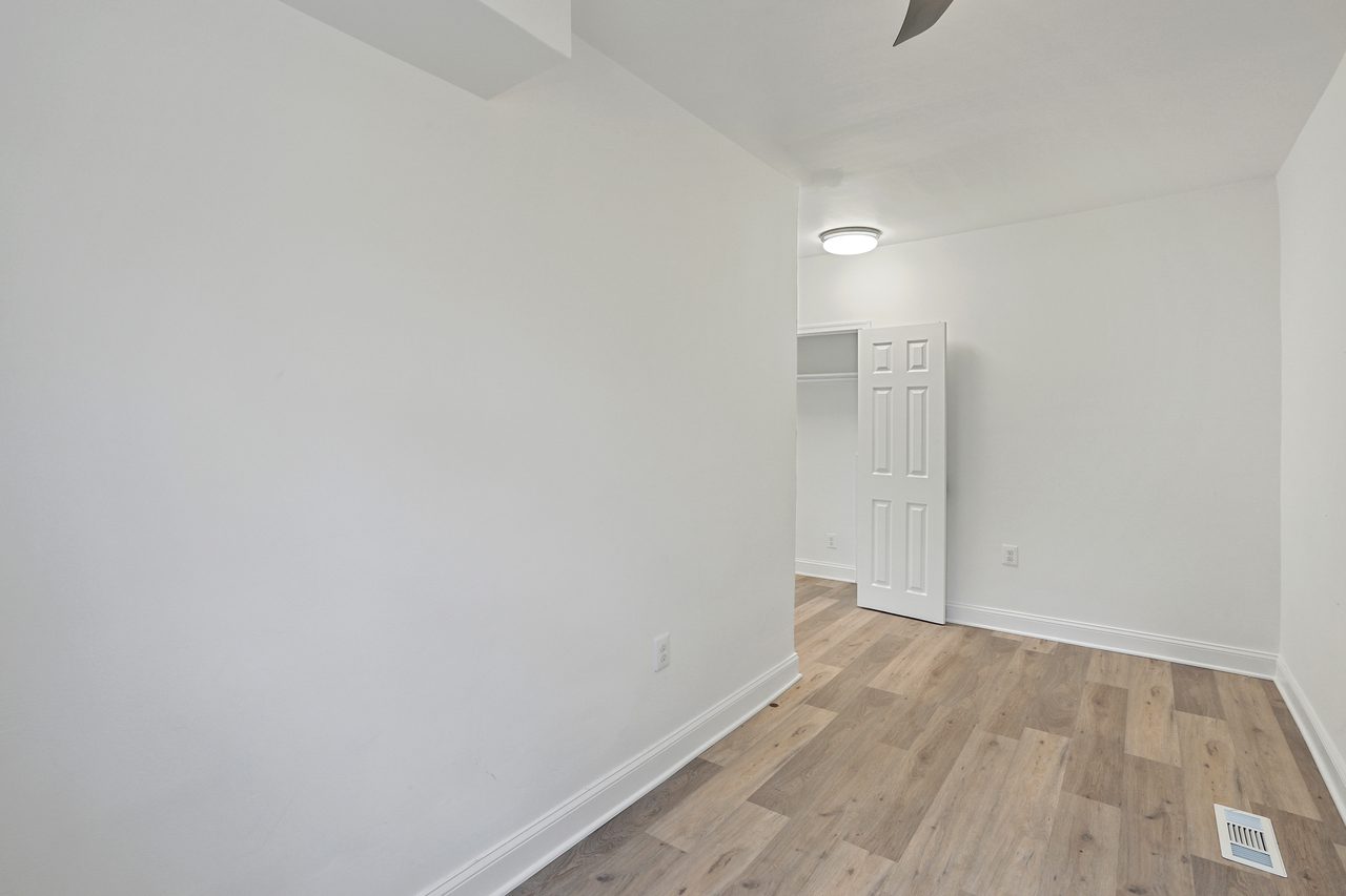  #810: Upper Central NE - Full Bedroom B  -  #810: Upper Central NE  - Gallery -  3