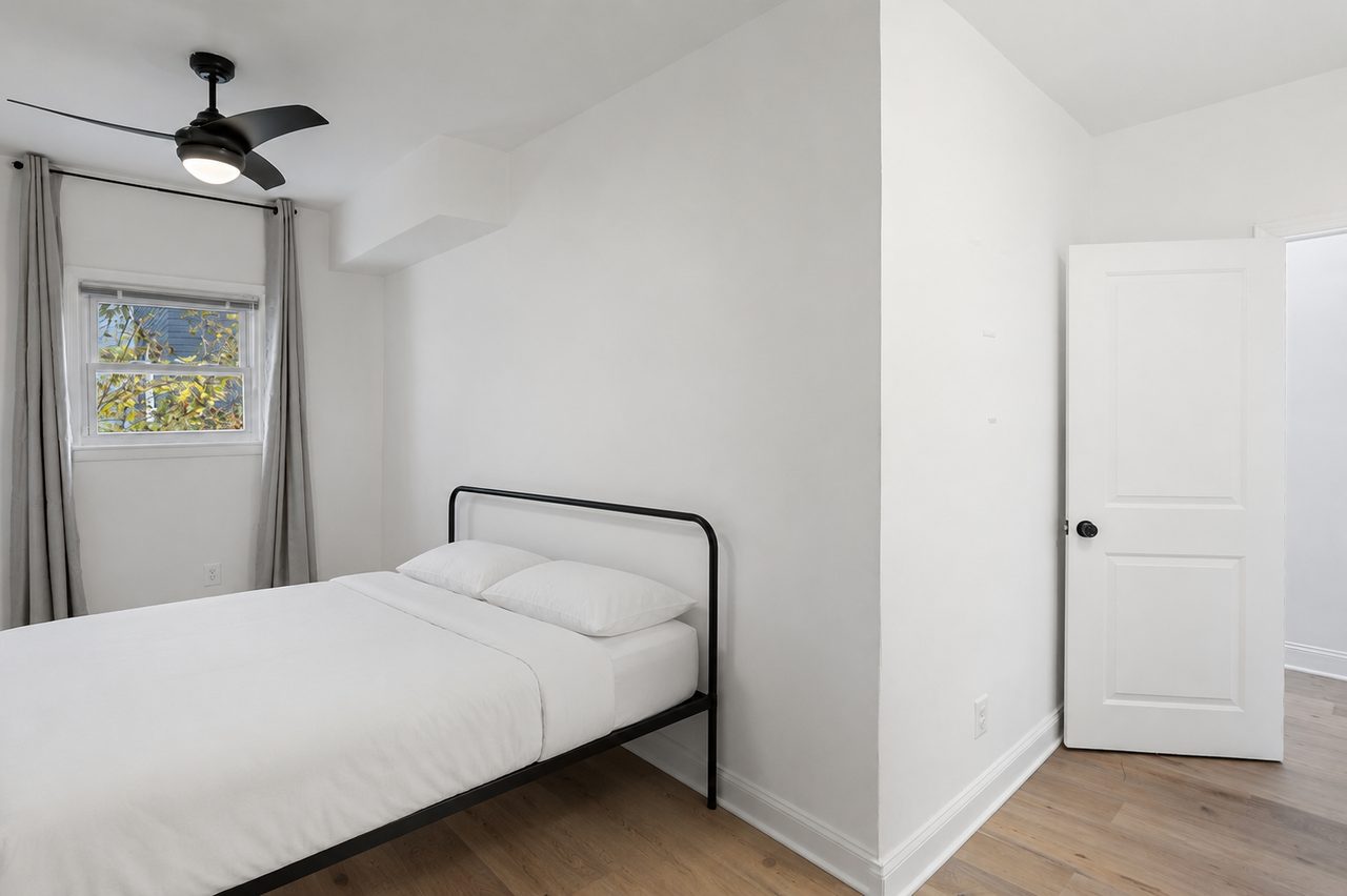#810: Upper Central NE - Full Bedroom B - 26