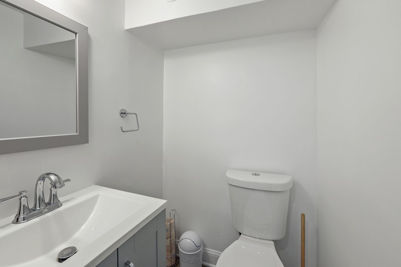  #810: Upper Central NE - Queen Bedroom A W/ Private Bathroom  -  #810: Upper Central NE  - Gallery -  21