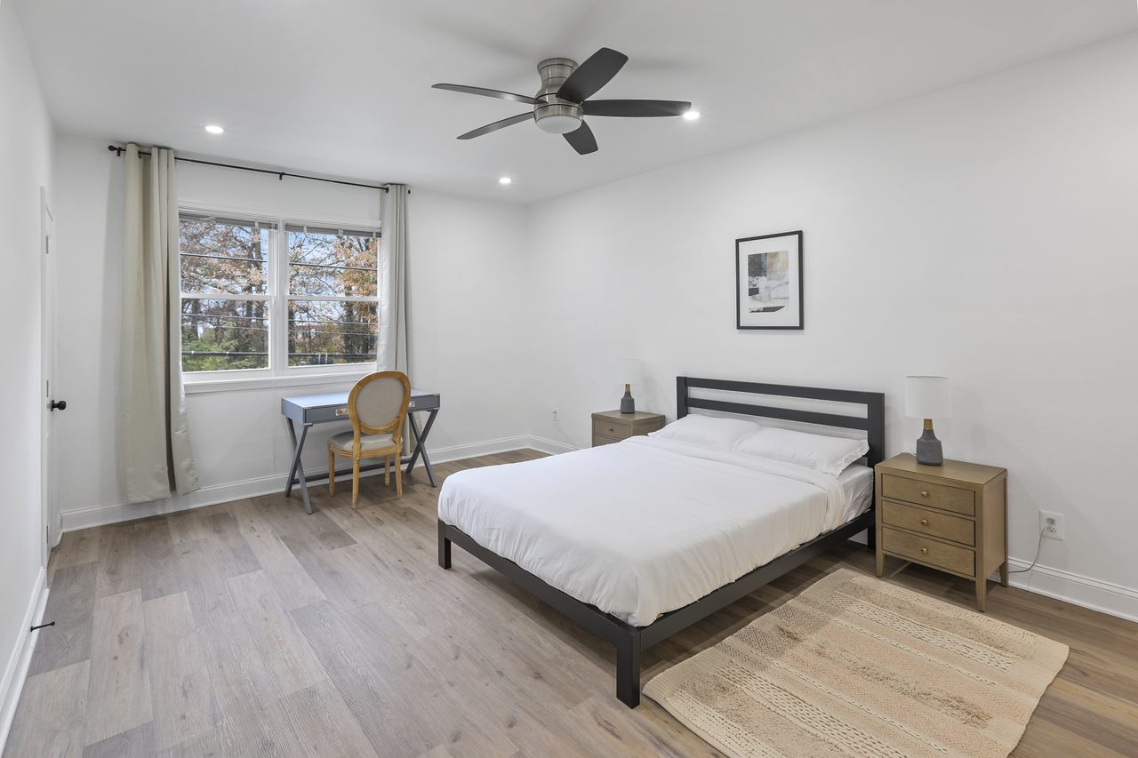 #810: Upper Central NE - Queen Bedroom A W/ Private Bathroom  -  #810: Upper Central NE  - Gallery -  1