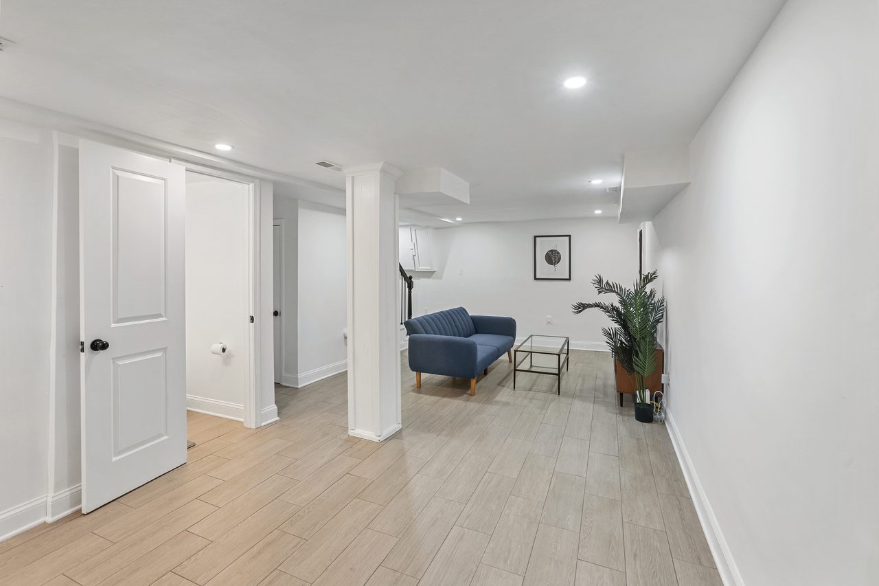  #810: Upper Central NE - Full Bedroom E  -  #810: Upper Central NE  - Gallery -  10