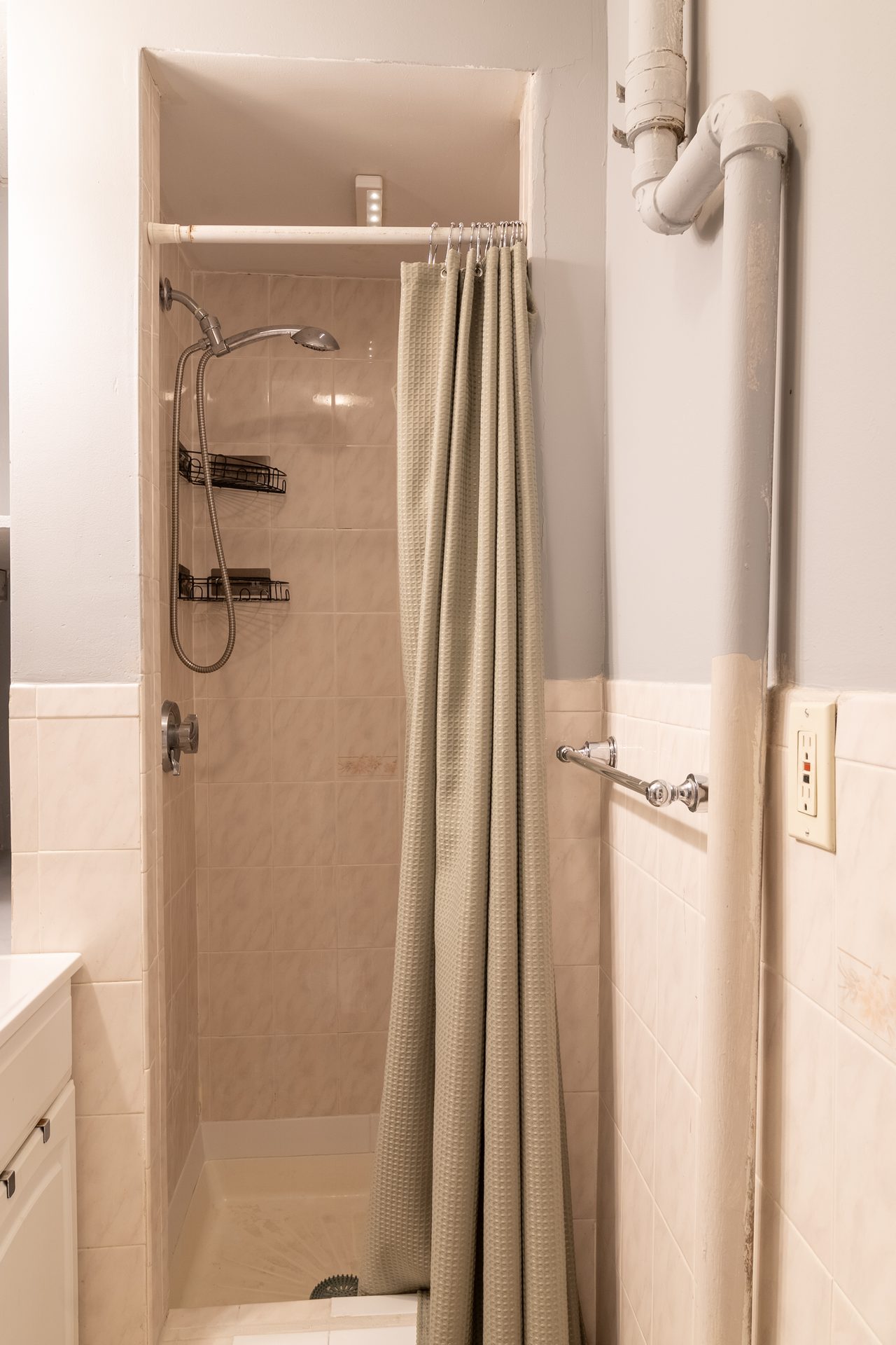 #1766: Wellington-Harrington (Cambridge) - 1 Bedroom (Queen) - 10