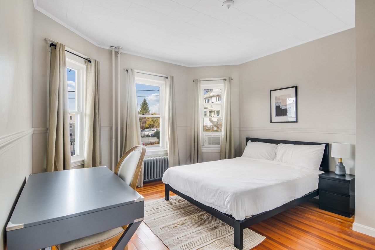 #817: Somerville - Queen Bedroom A - 8