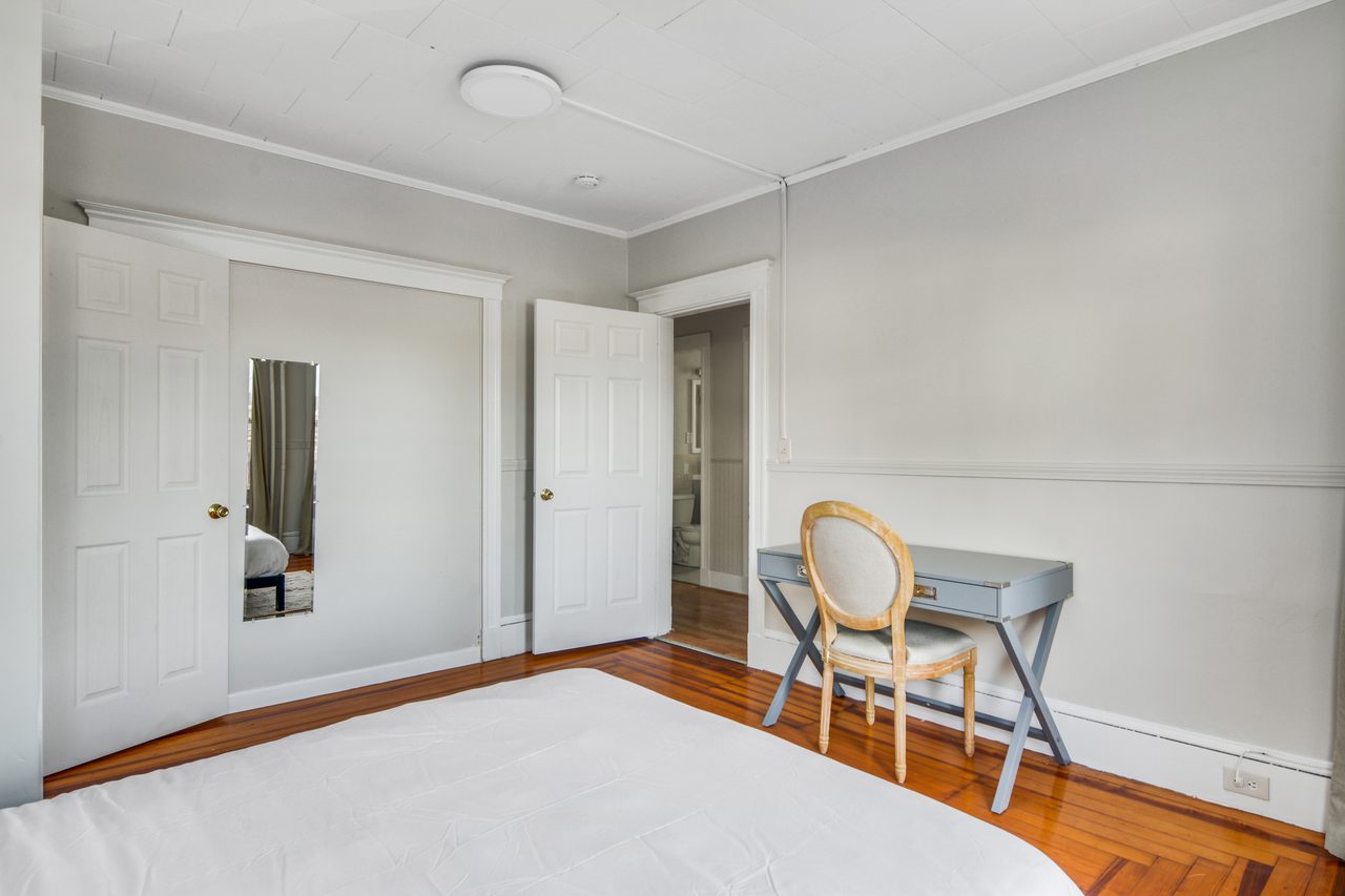 #817: Somerville - Queen Bedroom A - 10