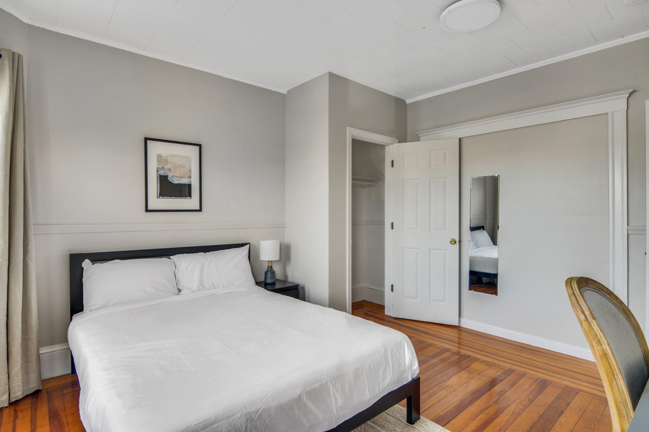 #817: Somerville - Queen Bedroom A - 9