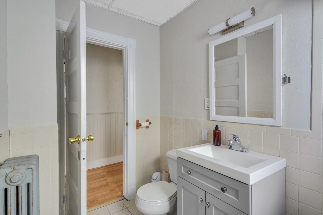 #817: Somerville - Queen Bedroom B - 14