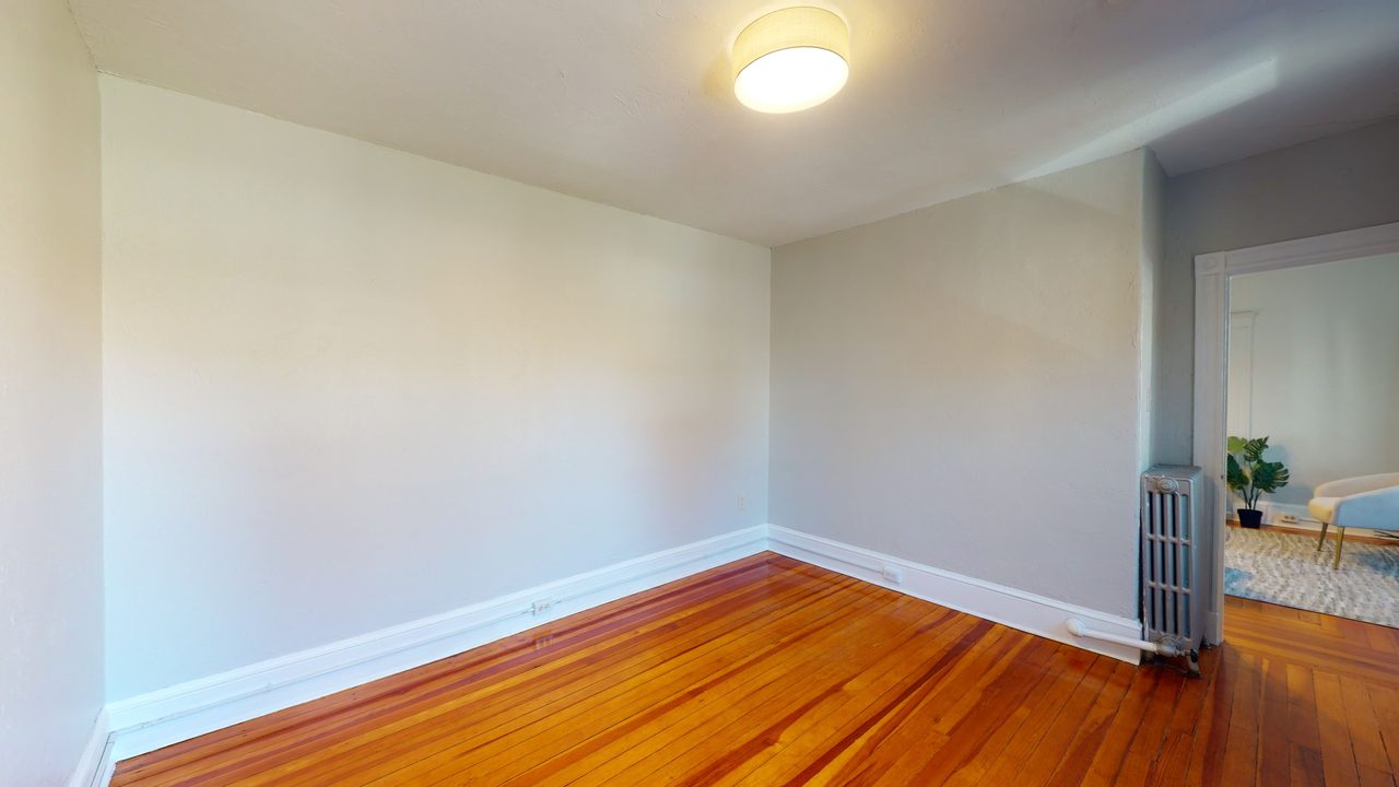 #817: Somerville - Queen Bedroom B - 5