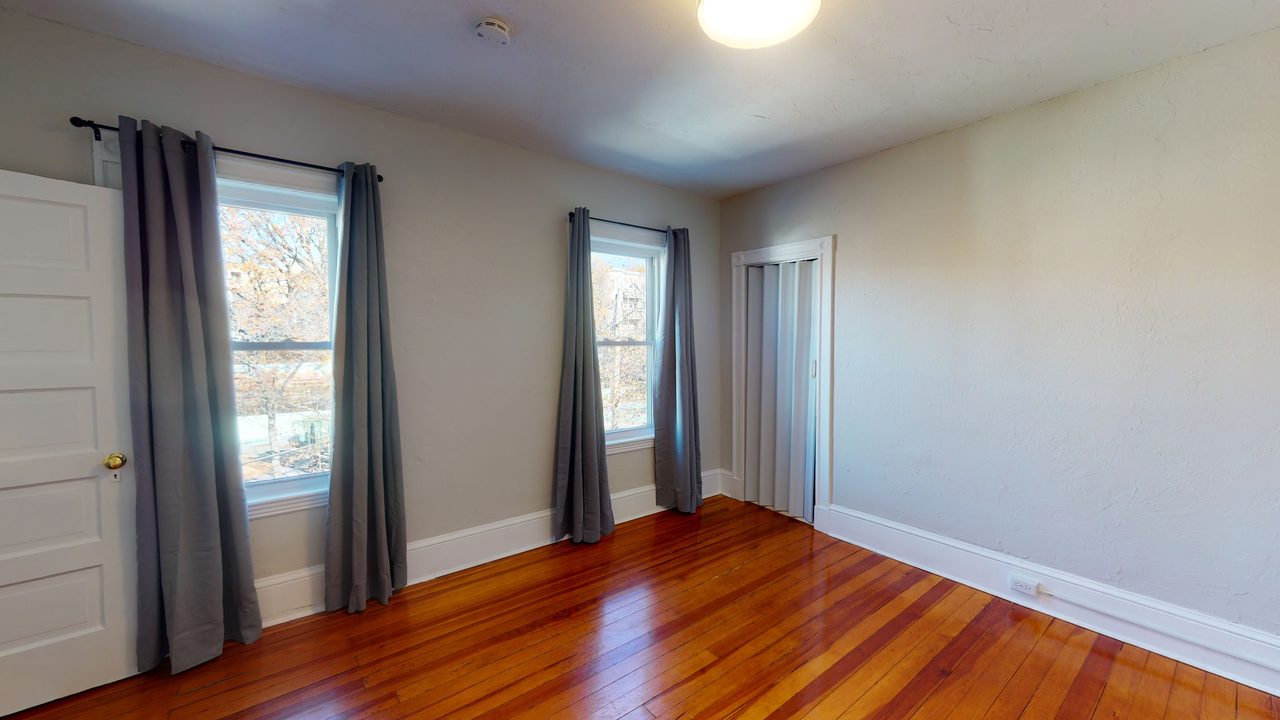 #817: Somerville - Queen Bedroom B - 4