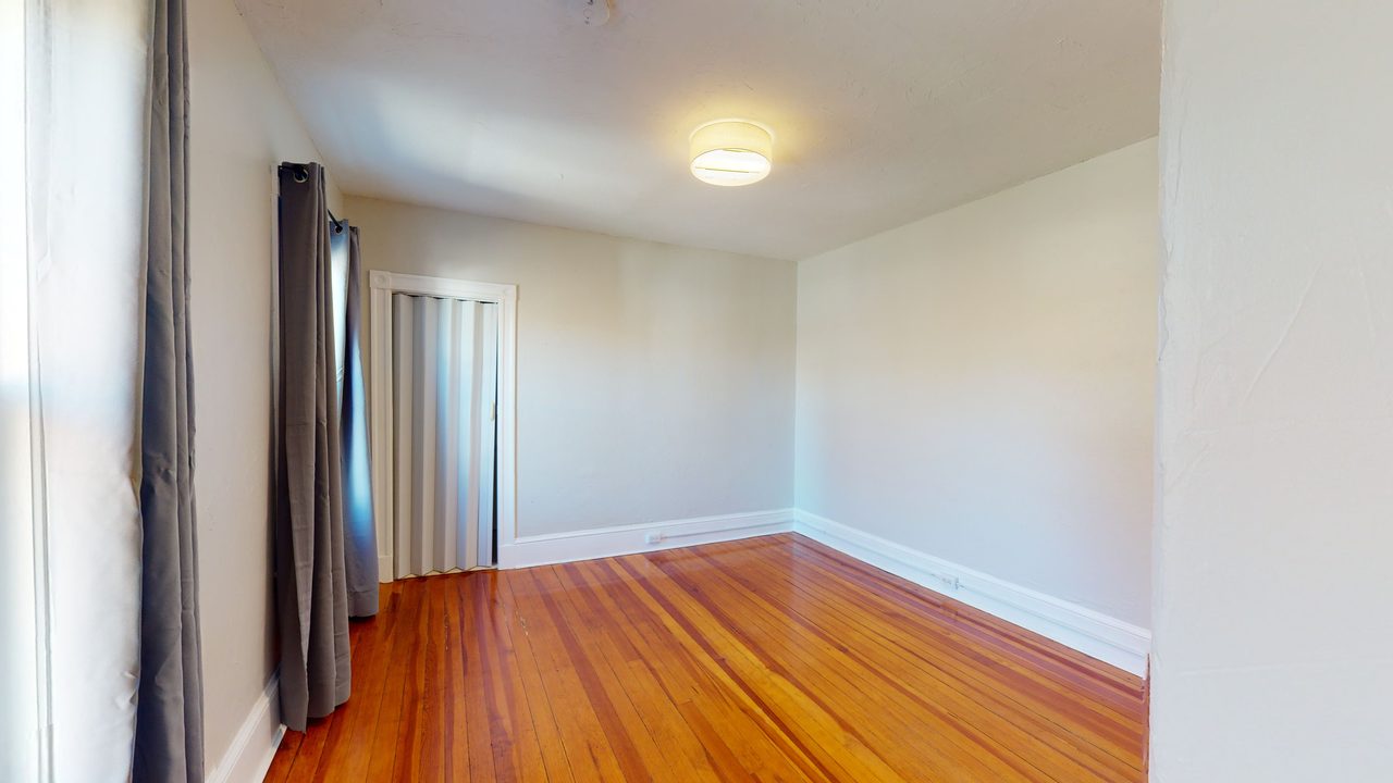 #817: Somerville - Queen Bedroom B - 1