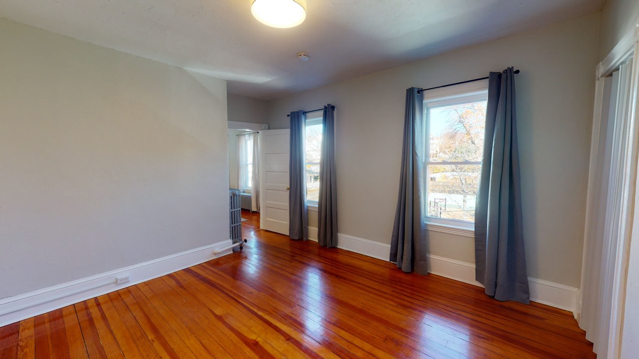 #817: Somerville - Queen Bedroom B - 3