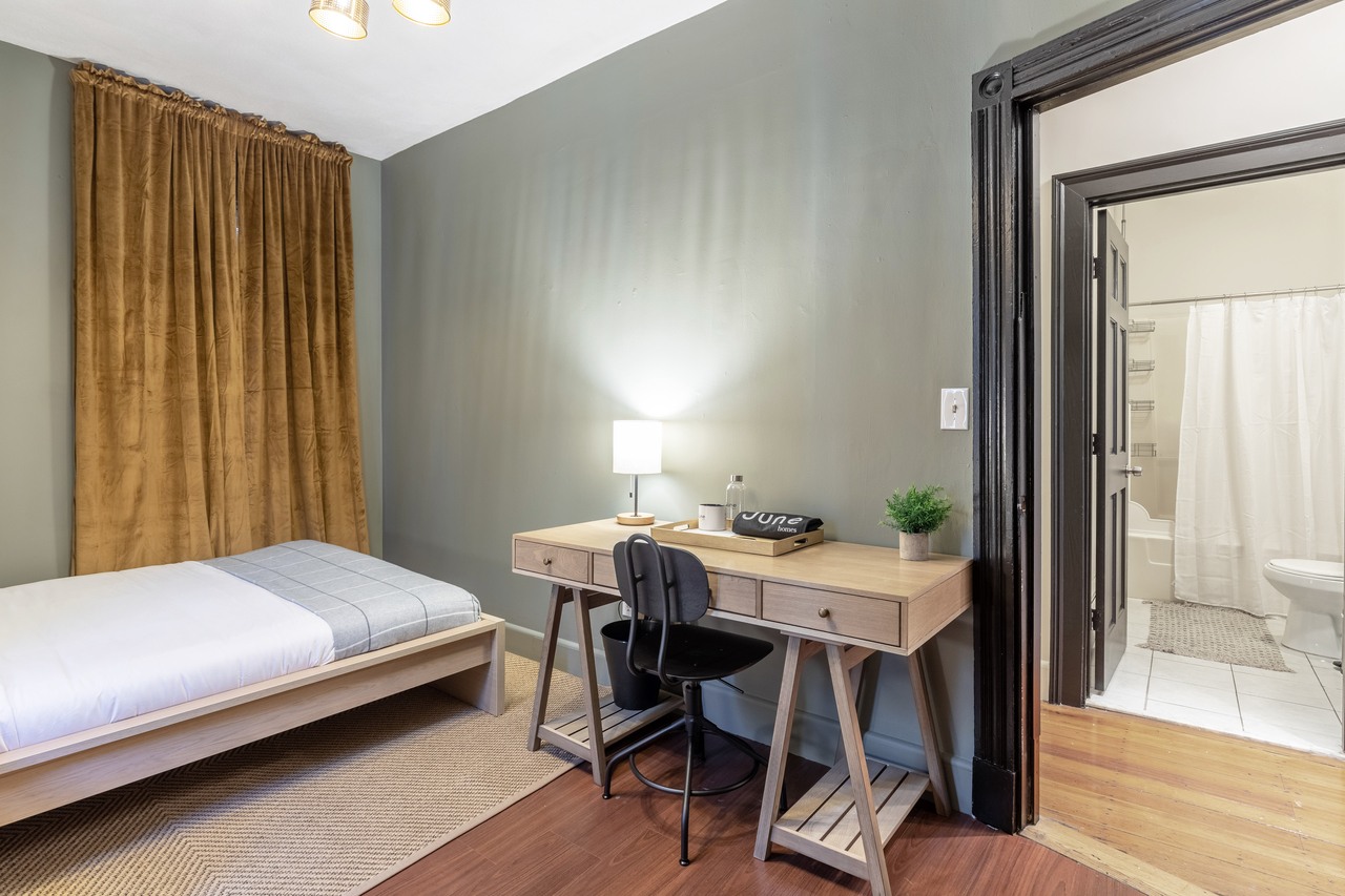 #255: Mission Hill - Queen Bedroom B - 4