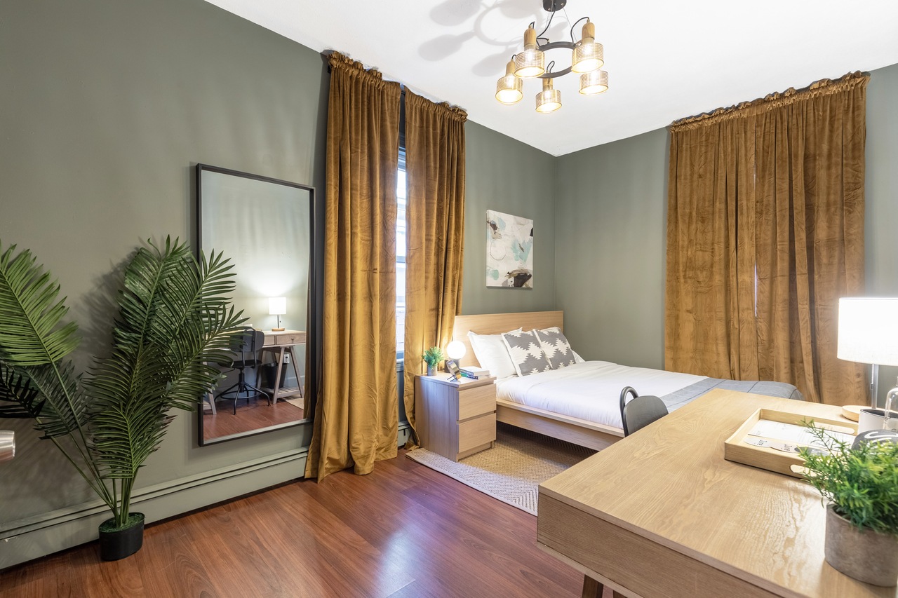 #255: Mission Hill - Queen Bedroom B - 2