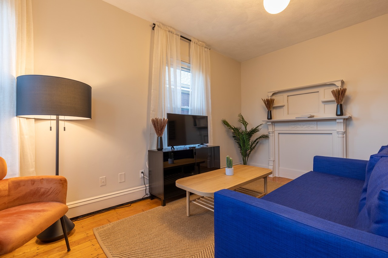 #255: Mission Hill - Queen Bedroom C - 5