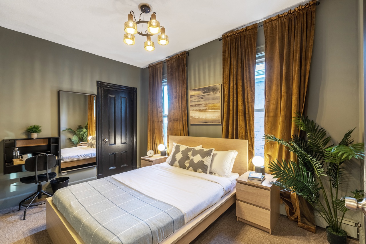 #255: Mission Hill - Queen Bedroom C - 2