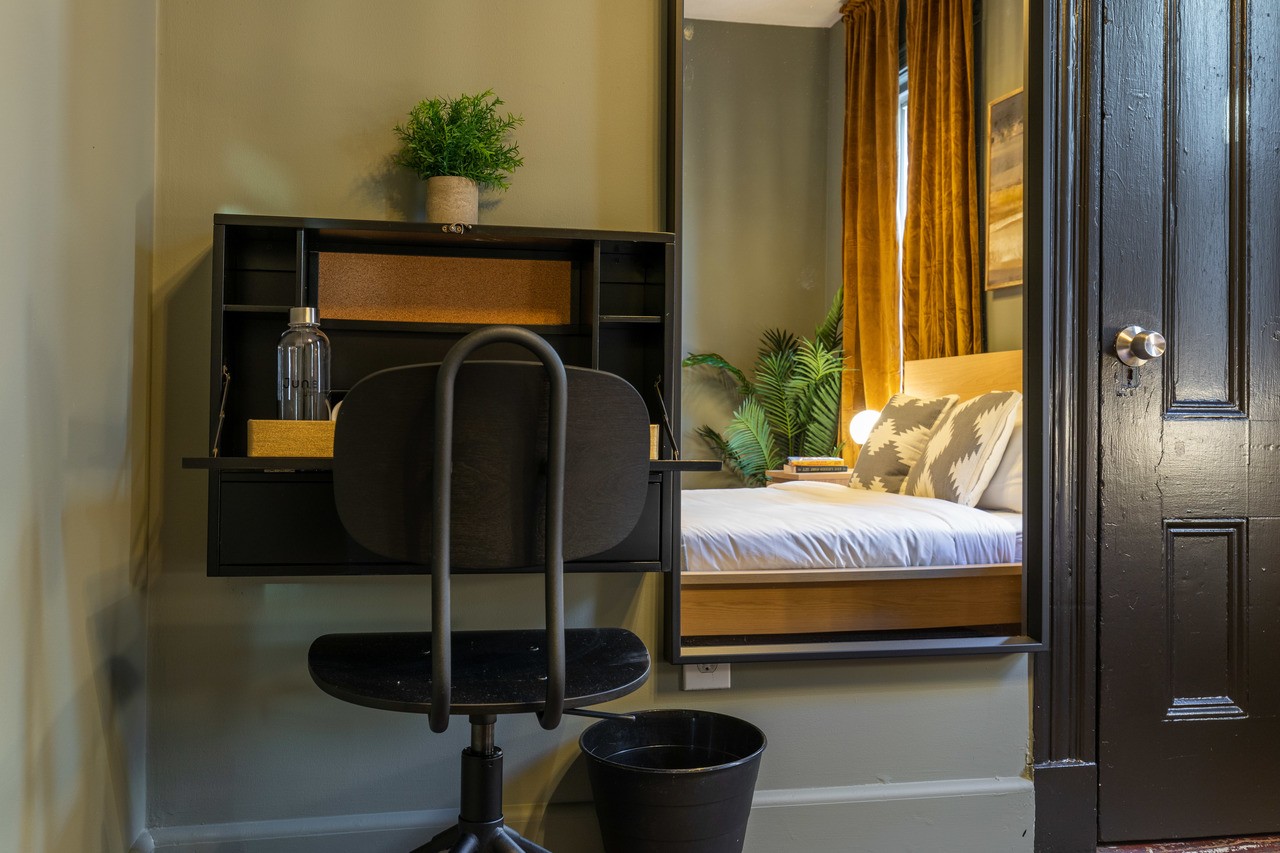#255: Mission Hill - Queen Bedroom C - 4