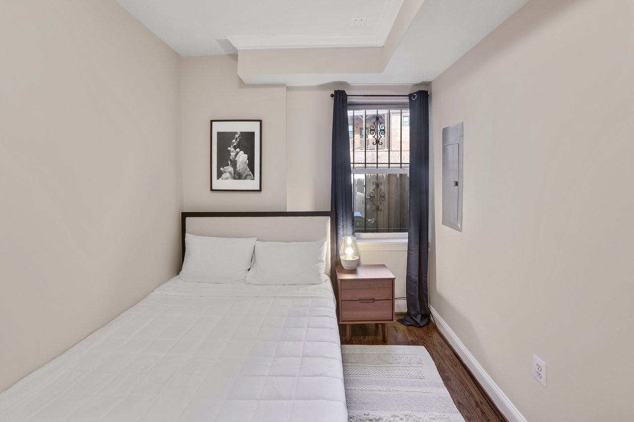  #878: Columbia Heights - Queen Bedroom A  -  #878: Columbia Heights  - Gallery -  2
