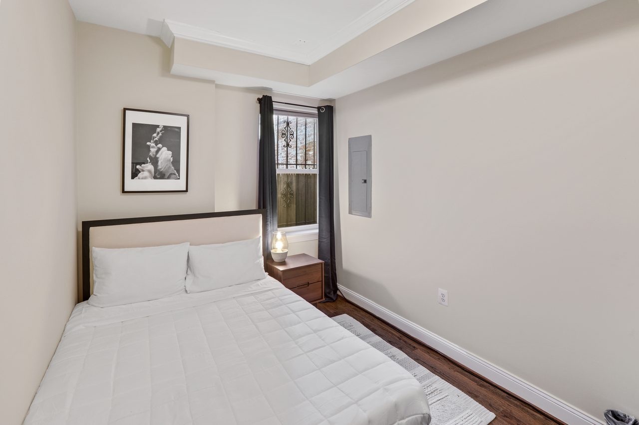  #878: Columbia Heights - Queen Bedroom A  -  #878: Columbia Heights  - Gallery -  13