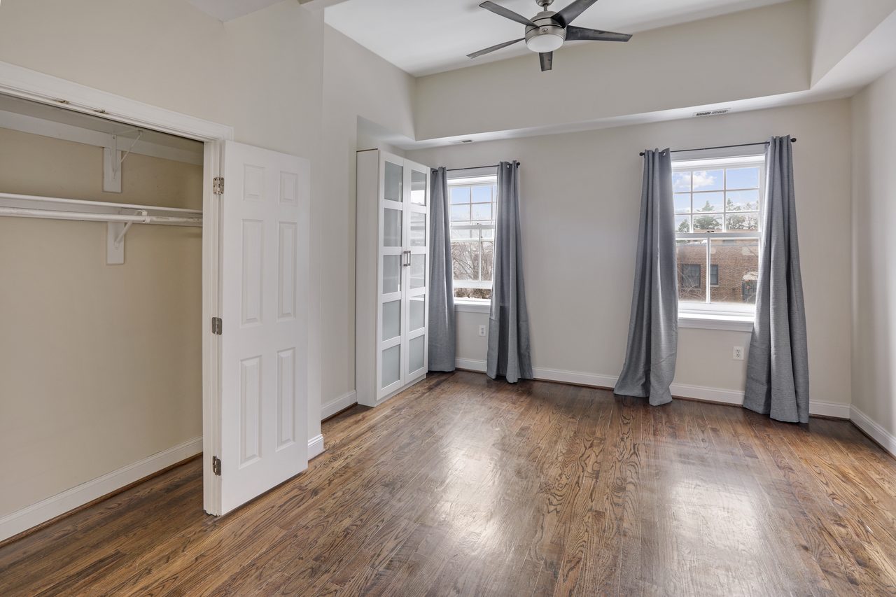  #878: Columbia Heights - Queen Bedroom B  -  #878: Columbia Heights  - Gallery -  8