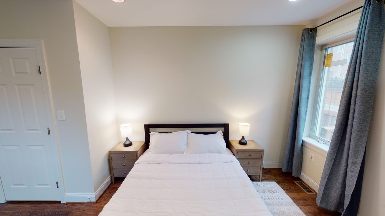  #878: Columbia Heights - Queen Bedroom C W/Private Bathroom  -  #878: Columbia Heights  - Gallery -  6