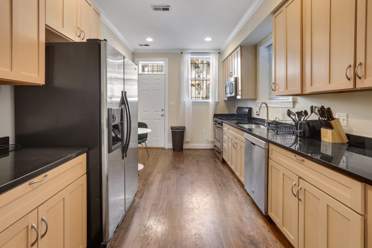  #878: Columbia Heights - Queen Bedroom C W/Private Bathroom  -  #878: Columbia Heights  - Gallery -  10