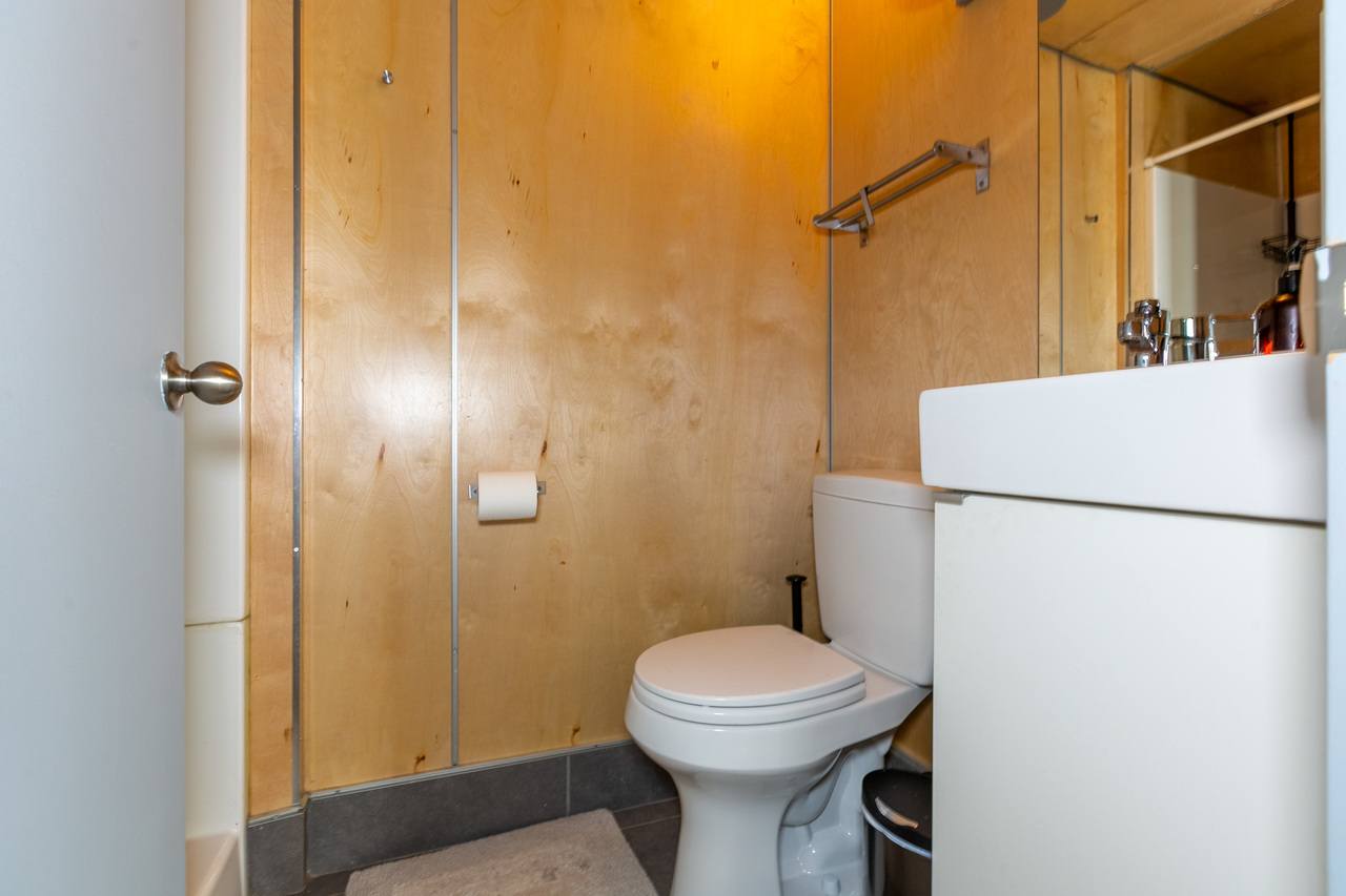  #414: Brookland - Full Bedroom 4E W/Private Bathroom  -  #414: Brookland  - Gallery -  4