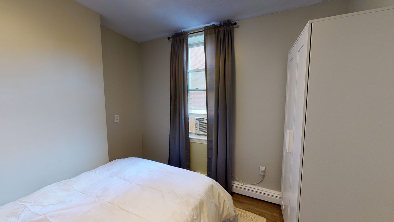  #473: North End - Queen Bedroom B  -  #473: North End  - Gallery -  9