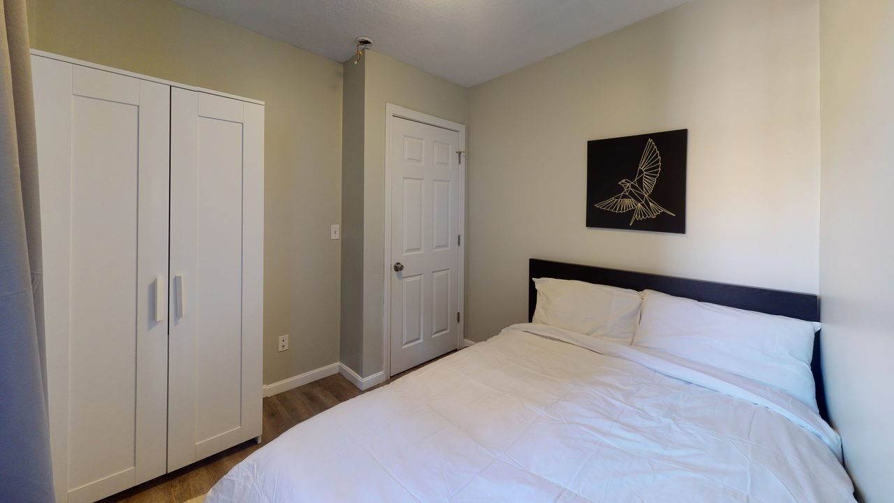  #473: North End - Queen Bedroom B  -  #473: North End  - Gallery -  8