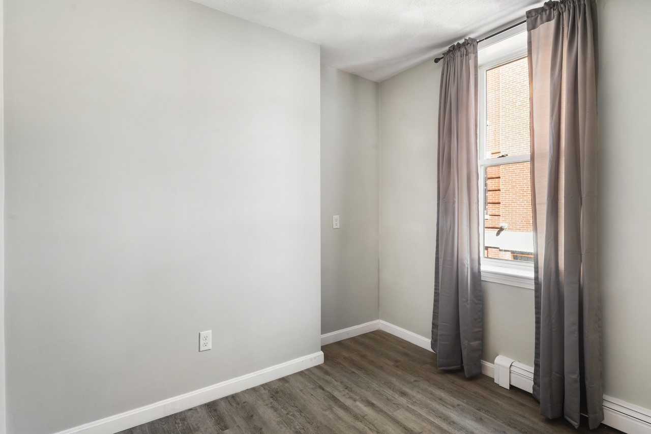  #473: North End - Queen Bedroom B  -  #473: North End  - Gallery -  7