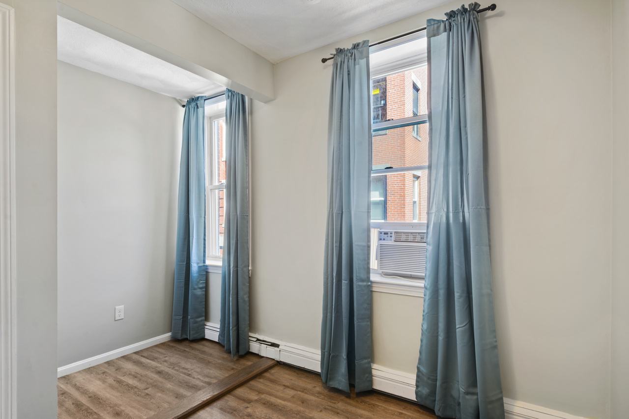  #473: North End - Queen Bedroom A  -  #473: North End  - Gallery -  3