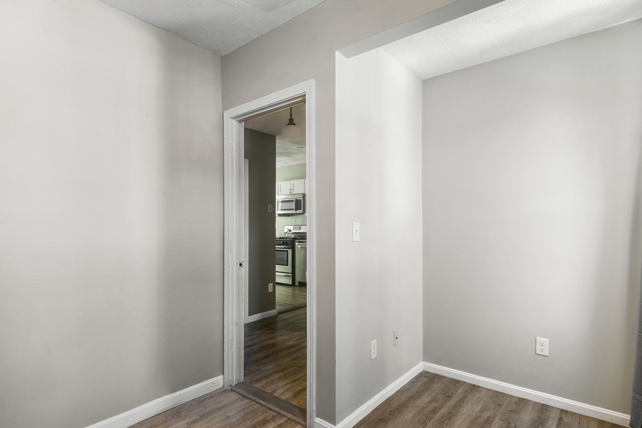  #473: North End - Queen Bedroom A  -  #473: North End  - Gallery -  5