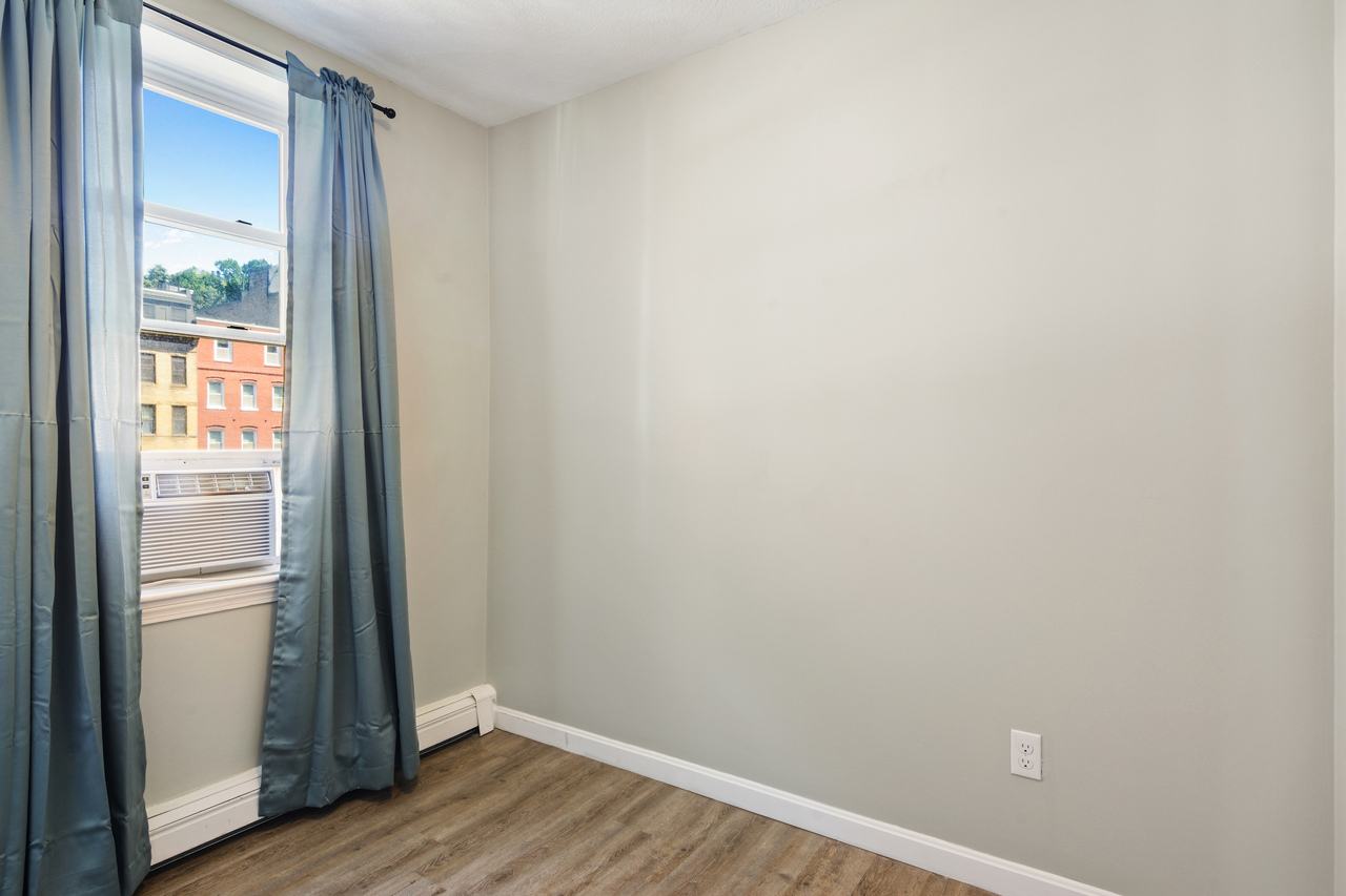  #473: North End - Queen Bedroom A  -  #473: North End  - Gallery -  4