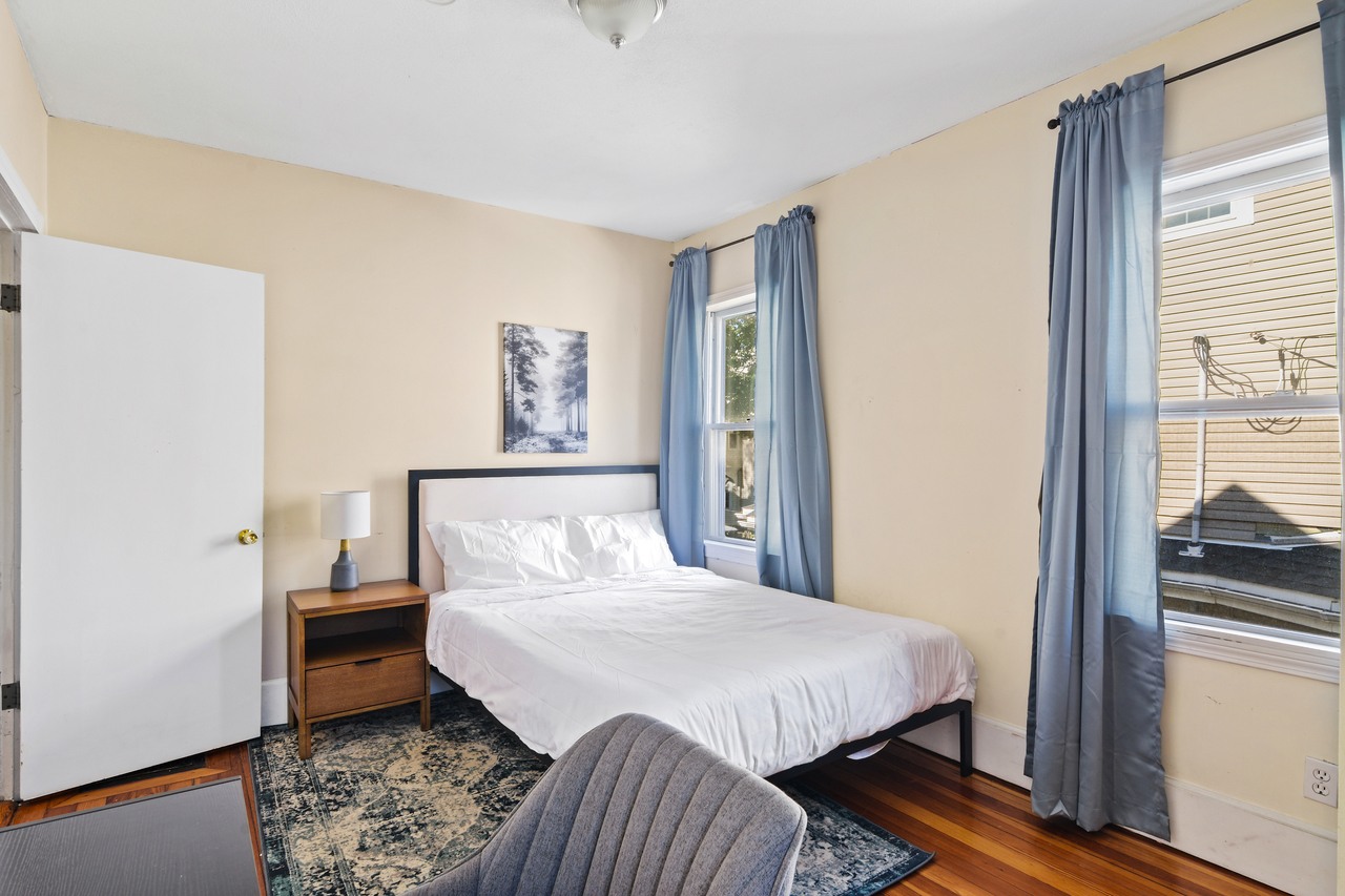 #726: Allston - Queen Bedroom D - 14