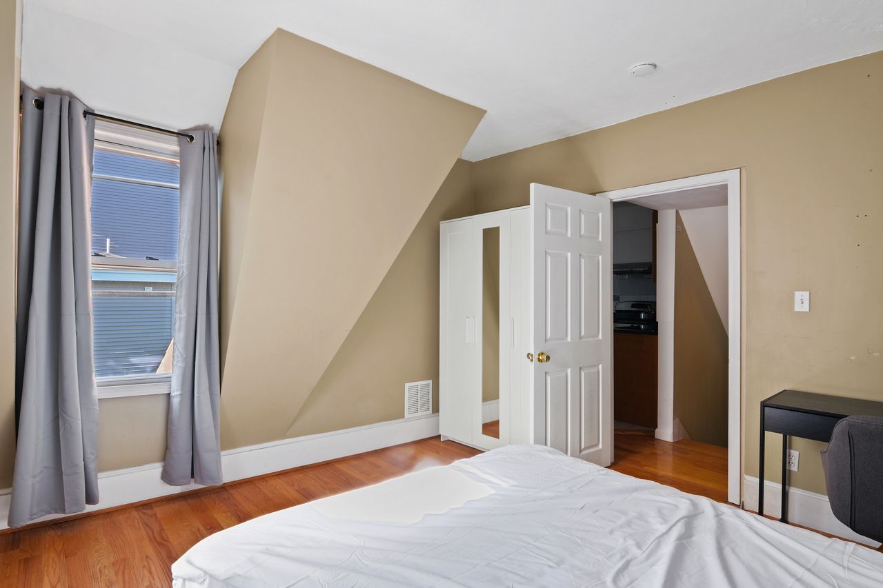 #726: Allston - Queen Bedroom B - 7