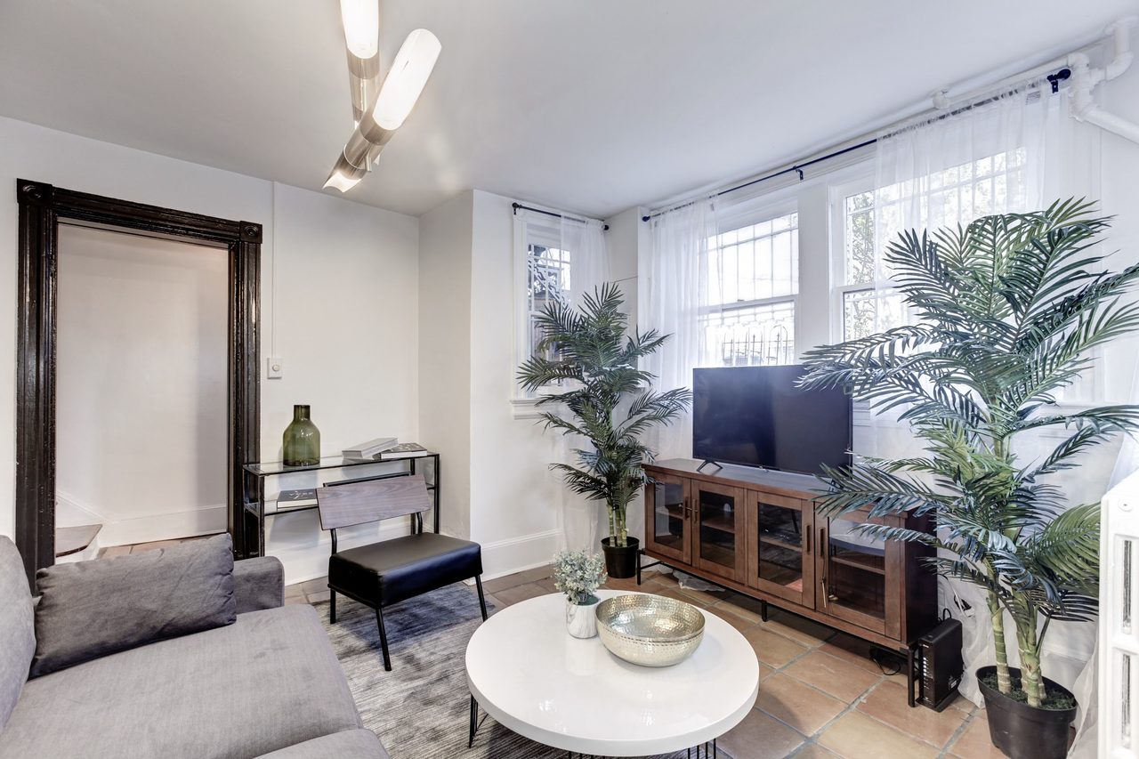  #176: Capitol Hill - Queen Bedroom 1A  -  #176: Capitol Hill  - Gallery -  4