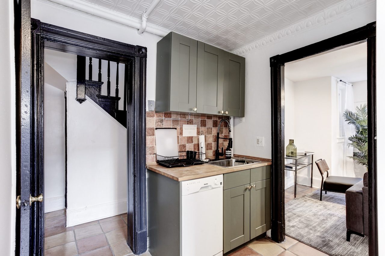  #176: Capitol Hill - Queen Bedroom 2A  -  #176: Capitol Hill  - Gallery -  7