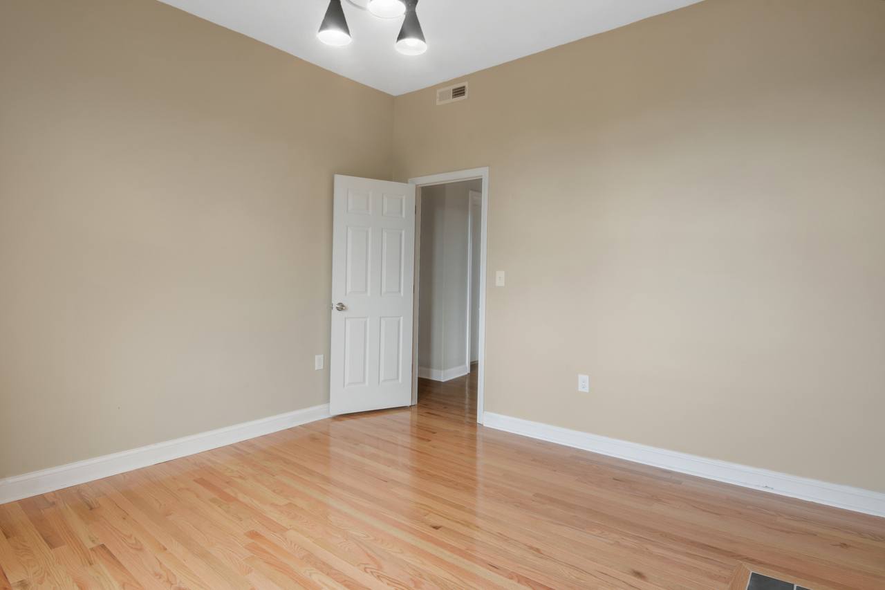  #442: Allston - Queen Bedroom B  -  #442: Allston  - Gallery -  3