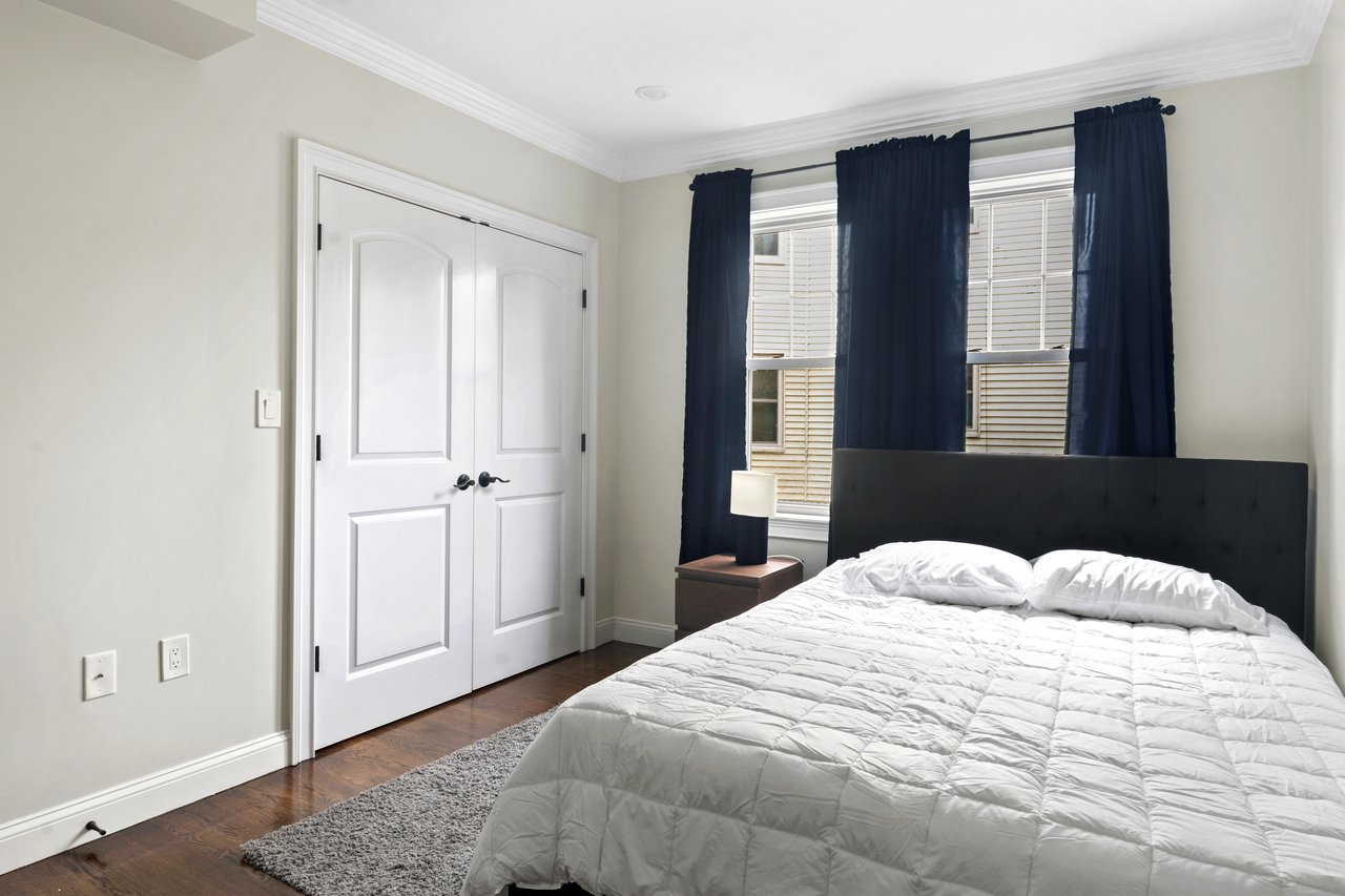 #569: Brighton - Queen Bedroom C - #569: Brighton - Gallery - 15