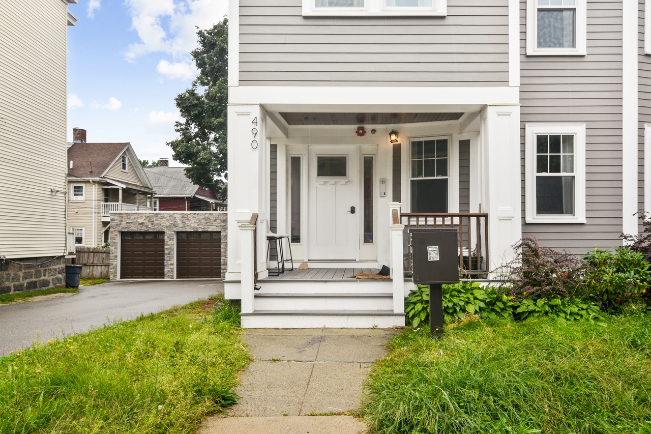 #569: Brighton - Queen Bedroom C - #569: Brighton - Gallery - 14