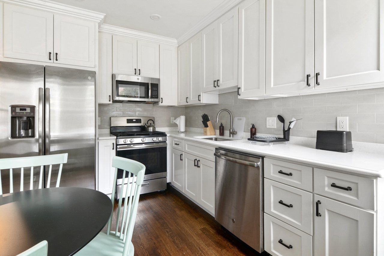 #569: Brighton - Queen Bedroom C - #569: Brighton - Gallery - 4