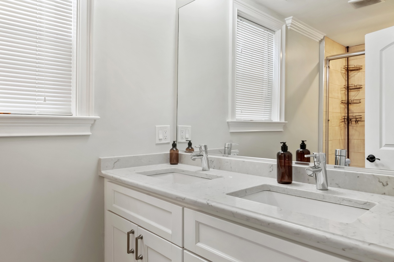 #569: Brighton - Queen Bedroom C - #569: Brighton - Gallery - 8