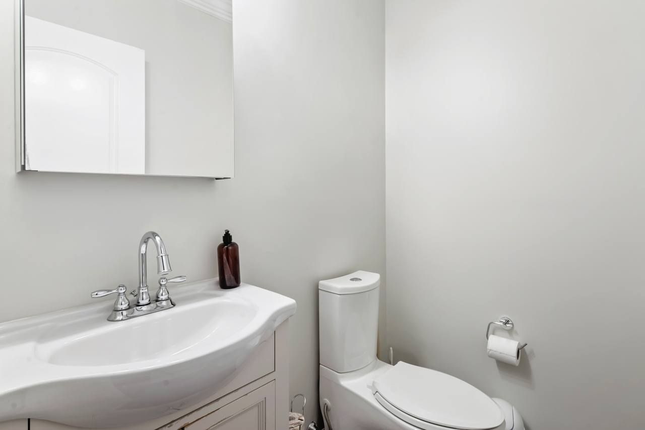 #569: Brighton - Full Bedroom A - #569: Brighton - Gallery - 11