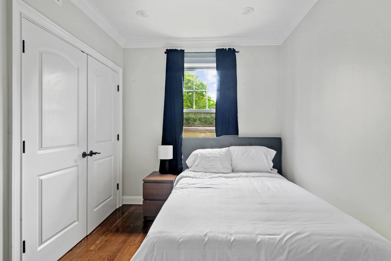#569: Brighton - Full Bedroom A - #569: Brighton - Gallery - 1