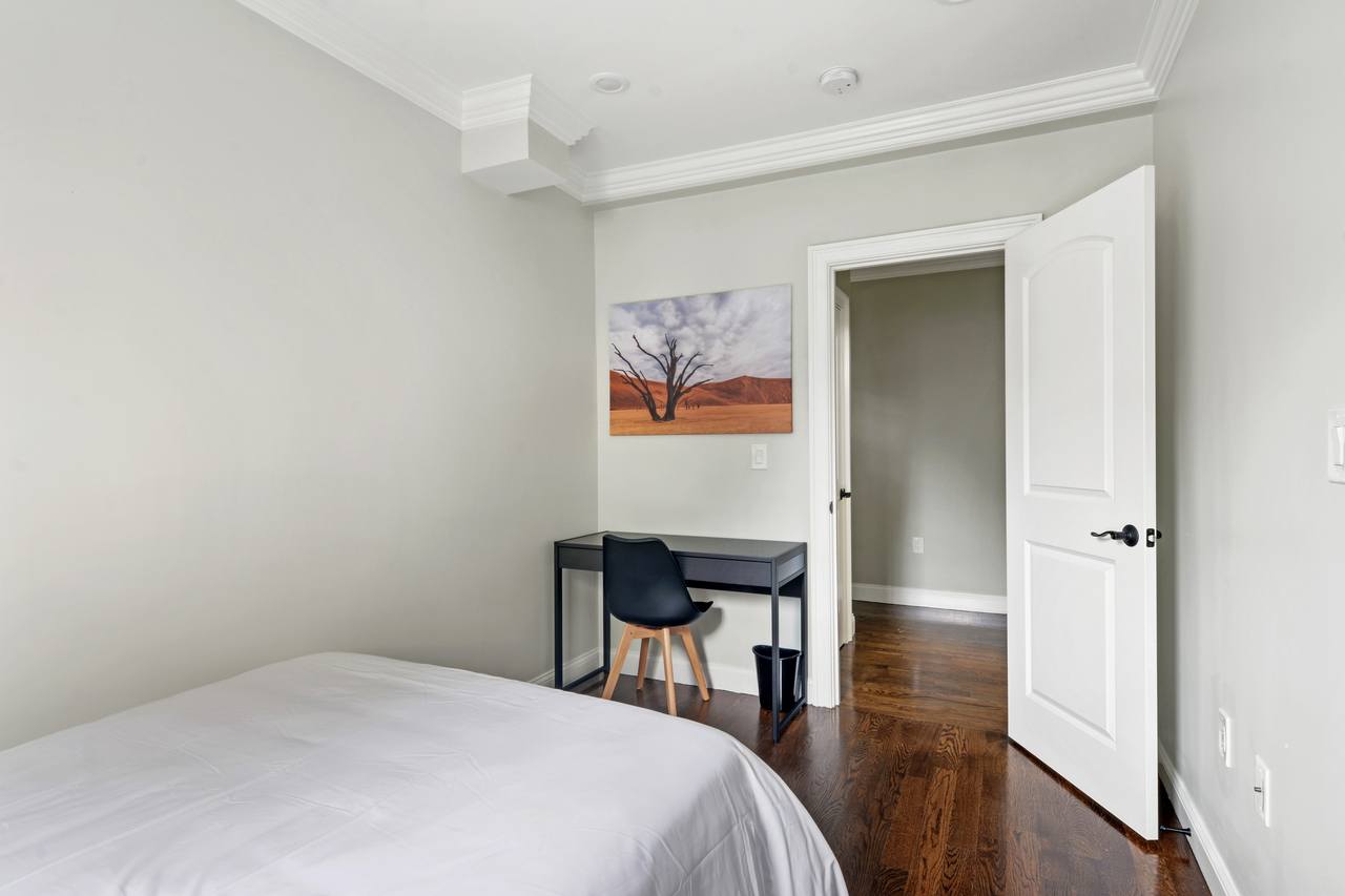 #569: Brighton - Full Bedroom A - #569: Brighton - Gallery - 3