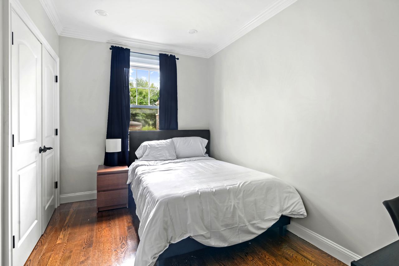 #569: Brighton - Full Bedroom A - #569: Brighton - Gallery - 2