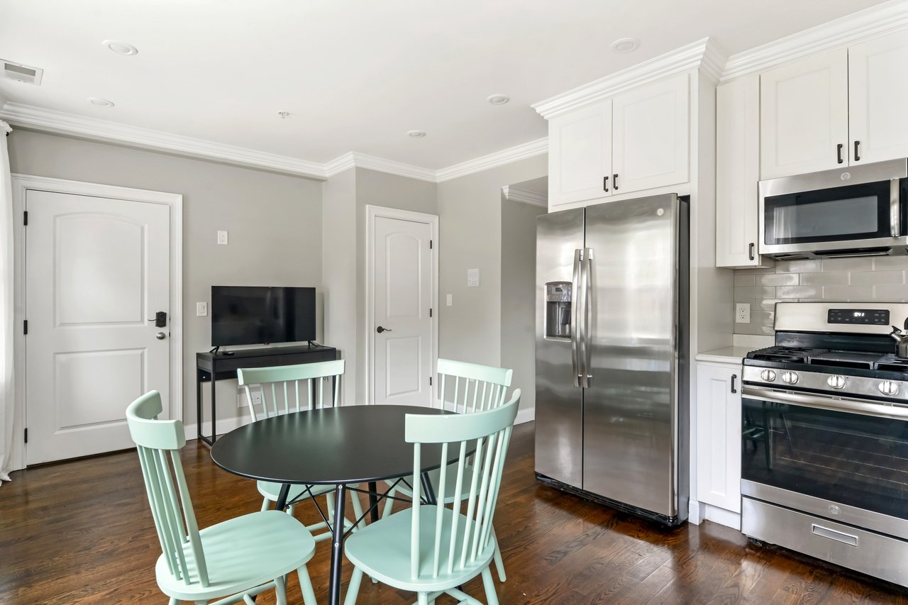 #569: Brighton - Queen Bedroom B - #569: Brighton - Gallery - 8