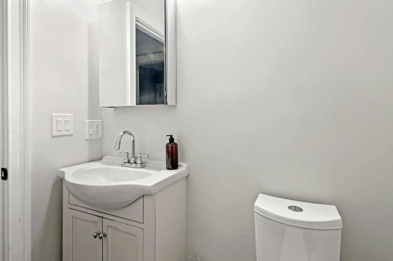  #569: Brighton - Queen Bedroom B  -  #569: Brighton  - Gallery -  5