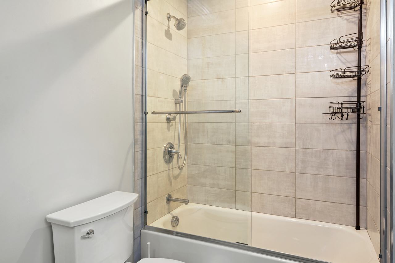 #569: Brighton - Queen Bedroom D - #569: Brighton - Gallery - 14